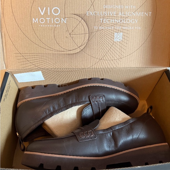 Vionic Women’s Brown Leather Penny Loafers - Picture 4 of 5